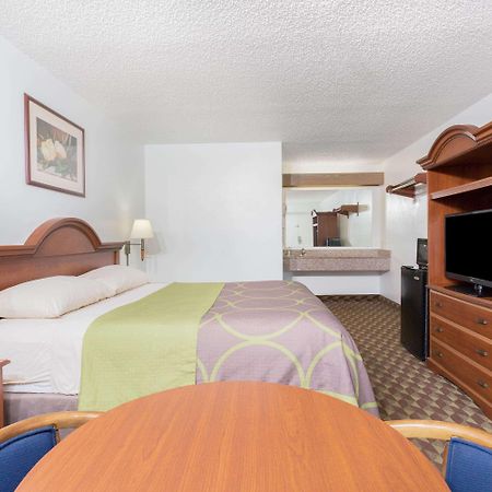 Super 8 By Wyndham Riviera Beach West Palm Beach Exterior photo
