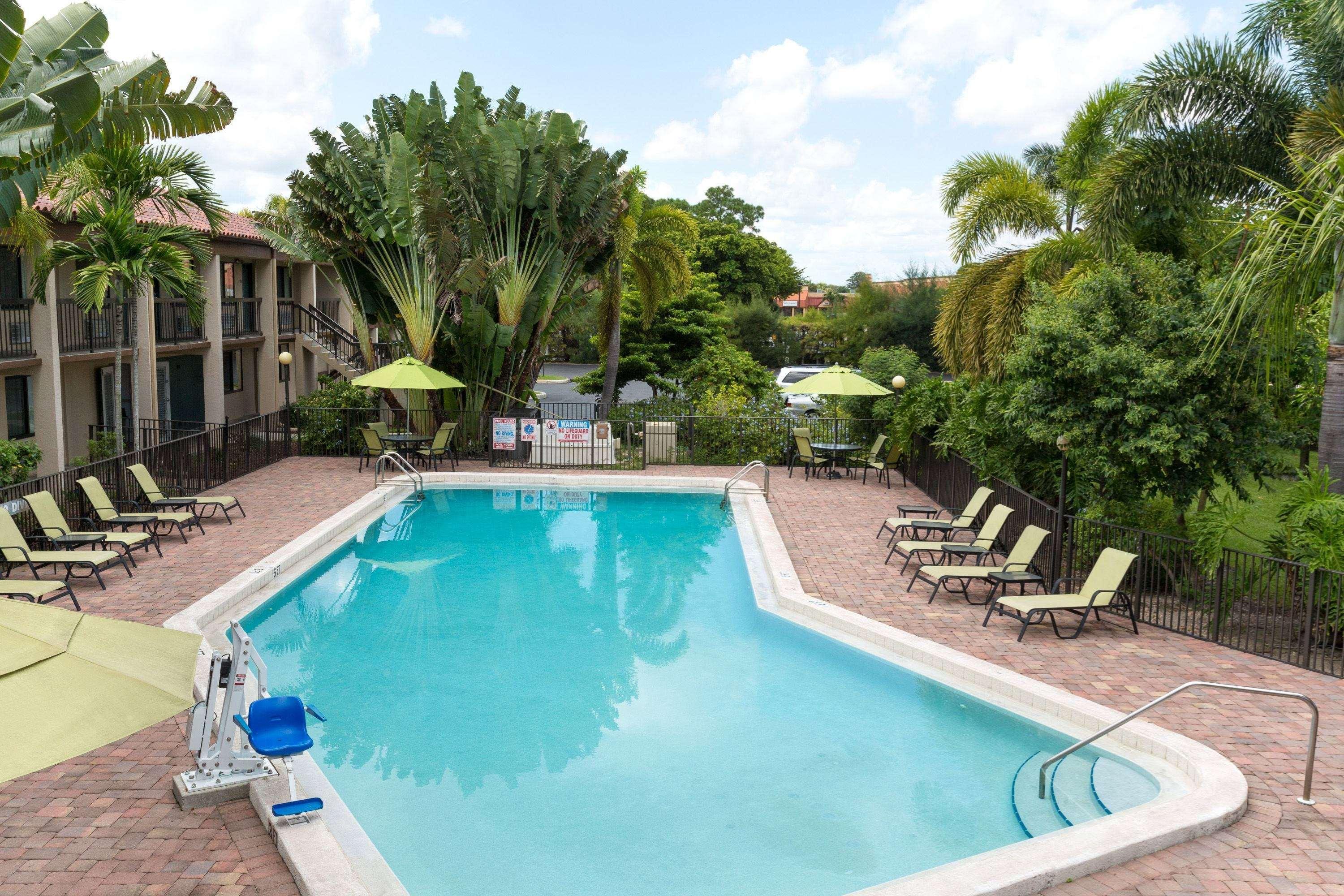 Super 8 By Wyndham Riviera Beach West Palm Beach Exterior photo