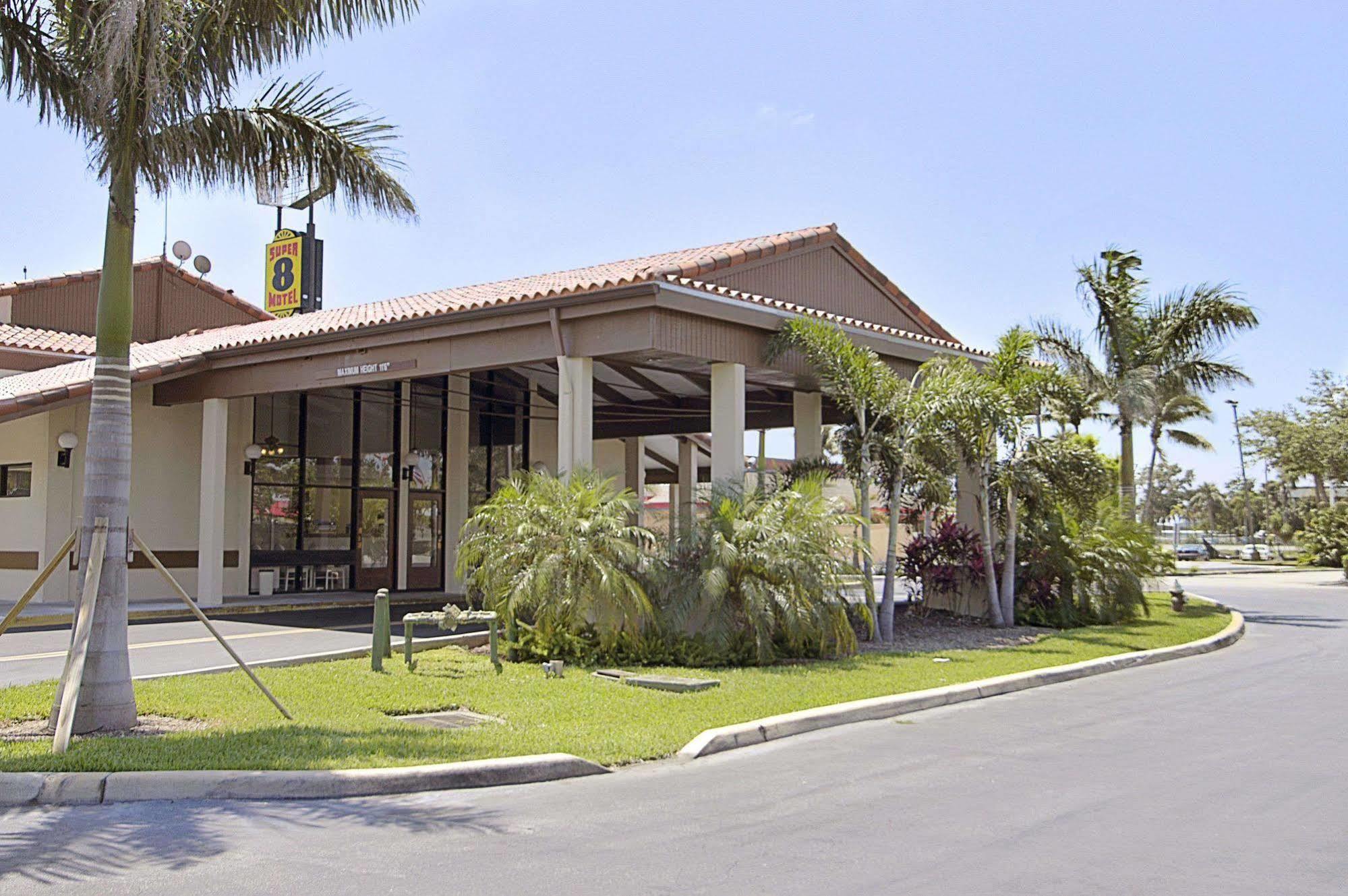 Super 8 By Wyndham Riviera Beach West Palm Beach Exterior photo
