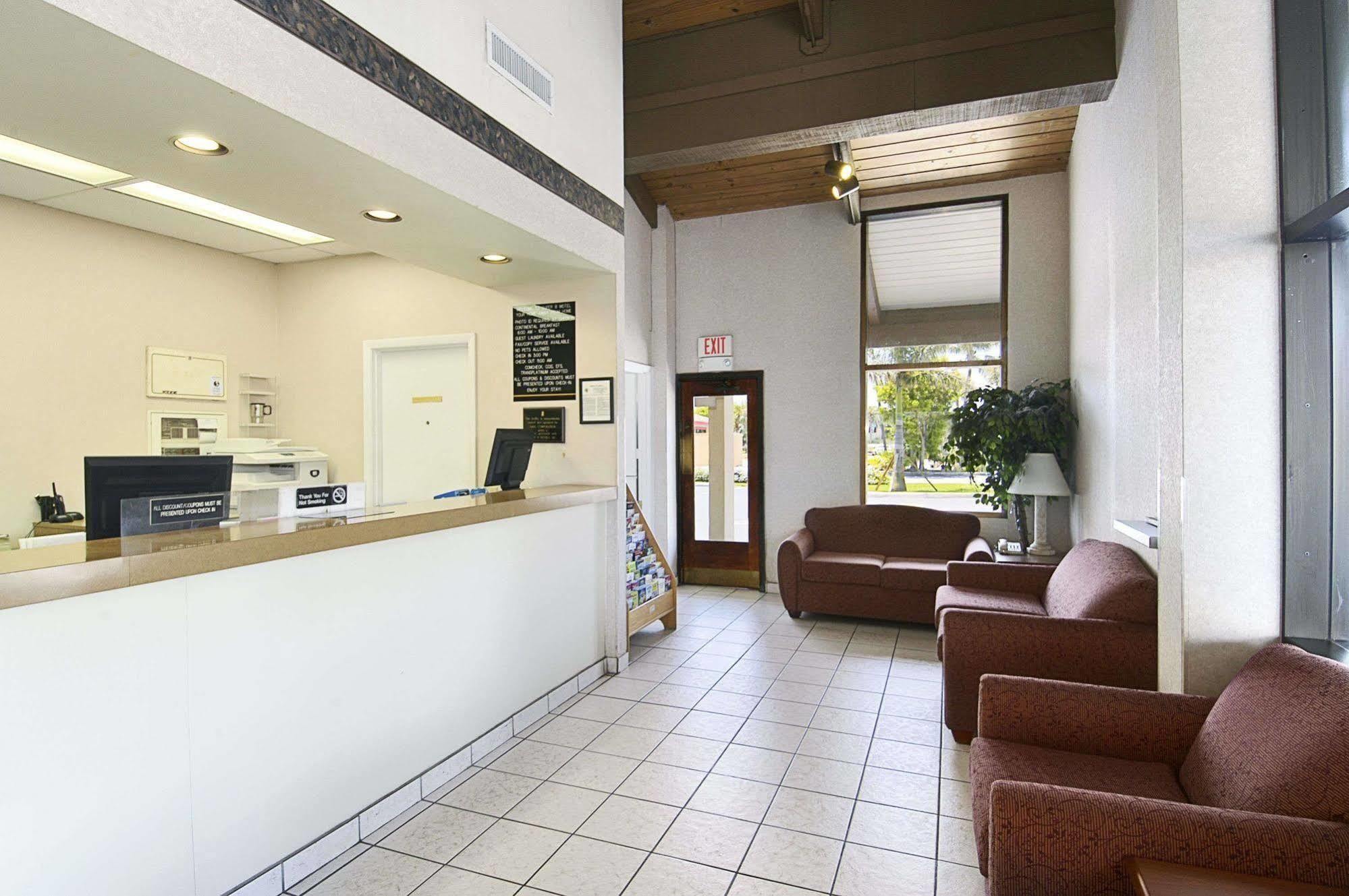 Super 8 By Wyndham Riviera Beach West Palm Beach Exterior photo